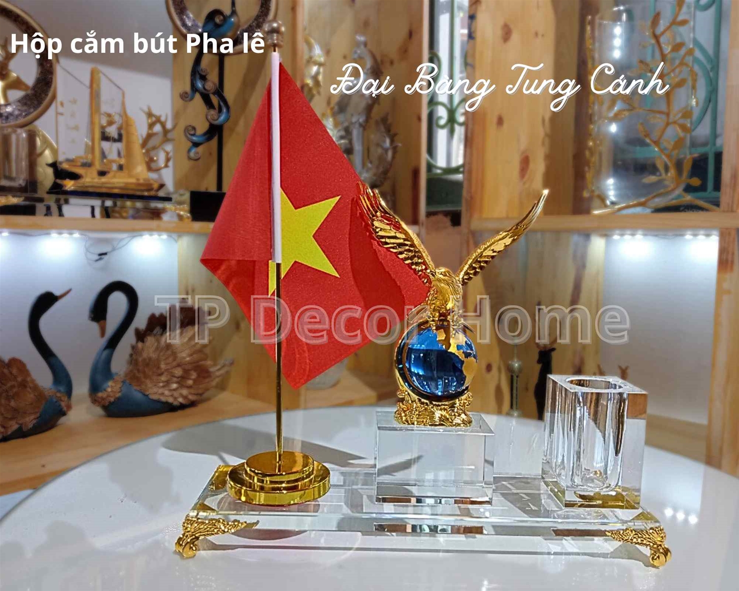 hop-cam-but-pha-le-dai-bang-tung-canh