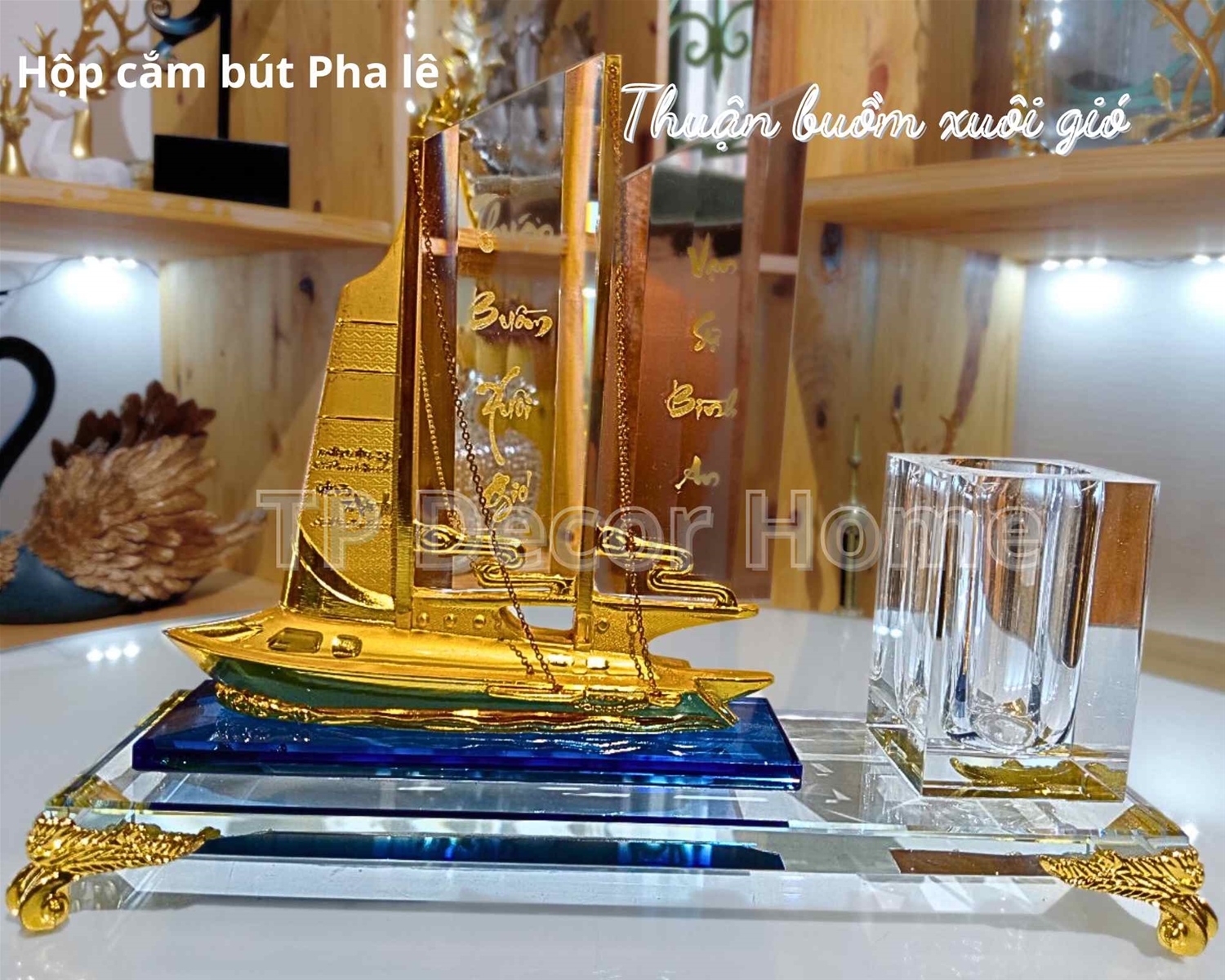 Hop-cam-but-pha-le-thuyen-vang