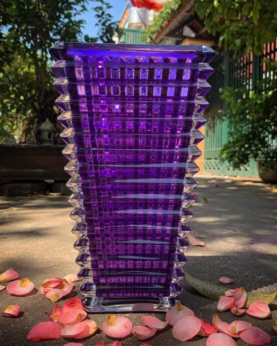 binh-cam-hoa-pha-le-cao-cap-hinh-tru-mau-tim