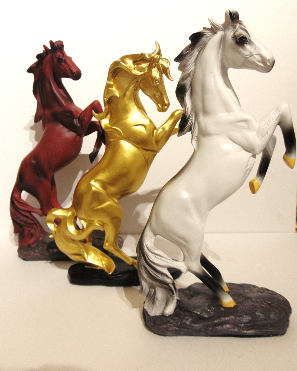 tuong-ngua-dung-co-nhieu-mau-sac-lua-chon-decor-phong-thuy