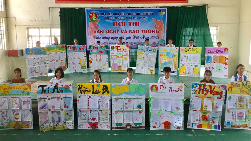 hoc-sinh-huong-ung-tham-gia-hoi-thi-ve-tranh-ngay-nha-giao-2011