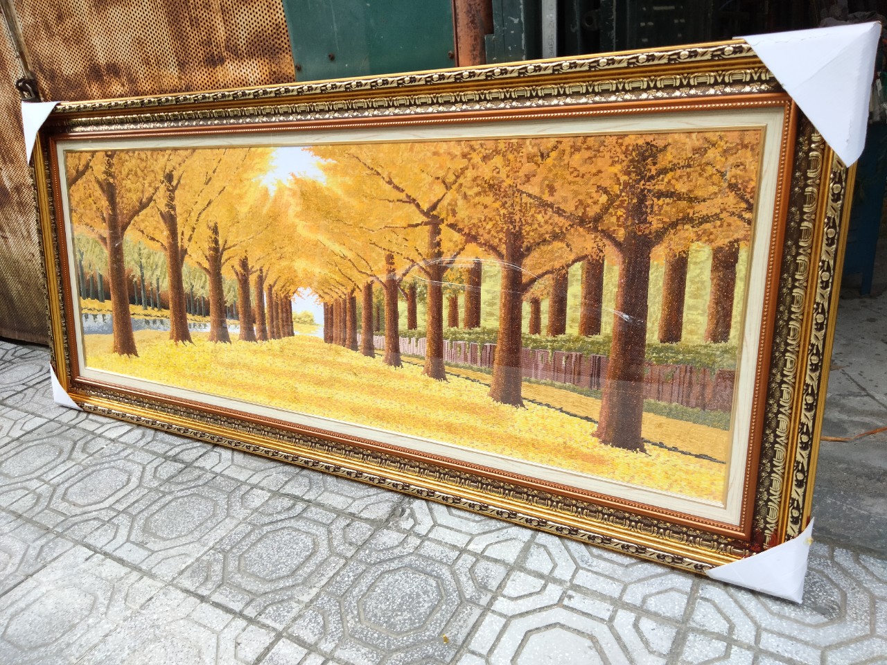 mau-tranh-theu-chu-thap-con-duong-tinh-yeu-dep