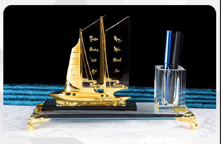 ong-cam-but-hop-cam-hut-de-ban-bang-pha-le