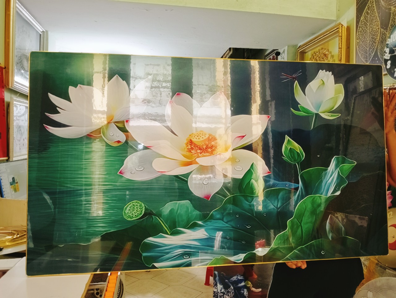 y-nghia-tranh-trang-guong-hoa-sen