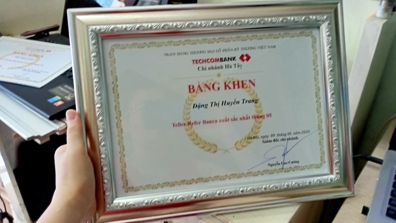 mau-khung-bang-khen-dep