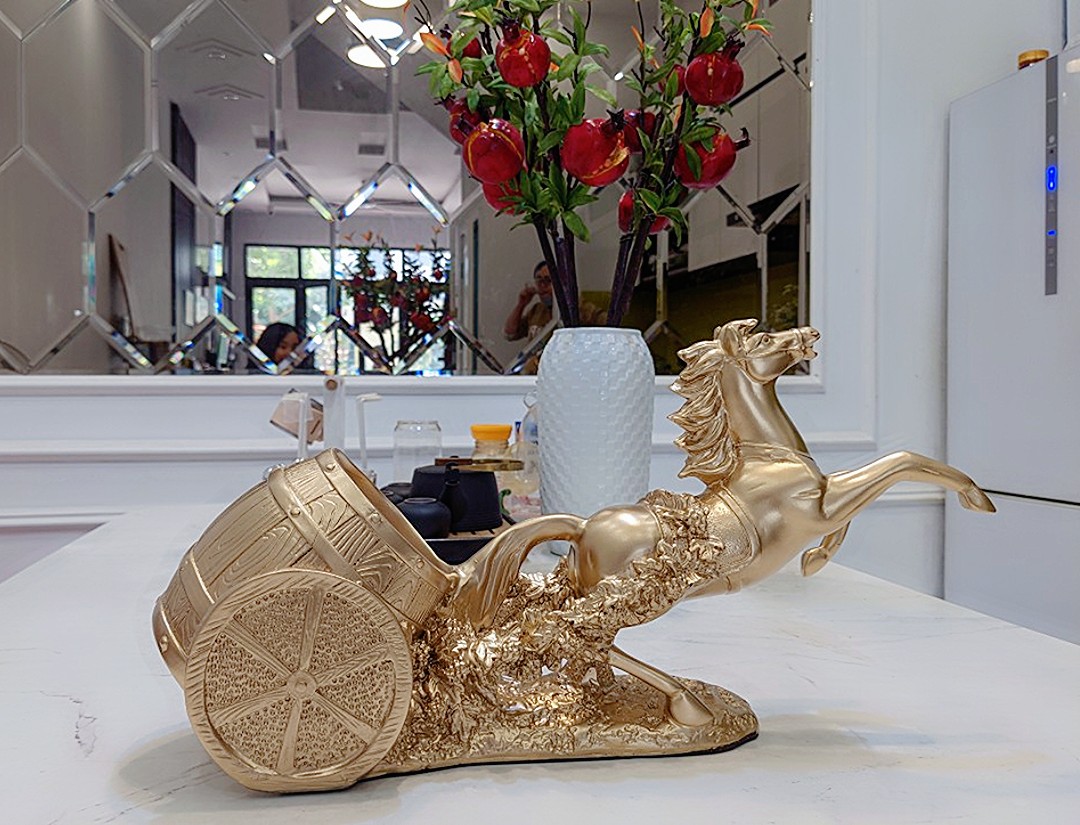 ke-ruou-vang-hinh-con-ngua