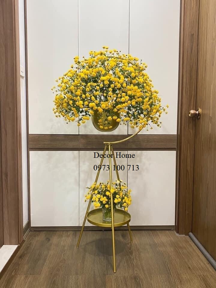 ke-gio-treo-hoa-phong-cach-chau-au