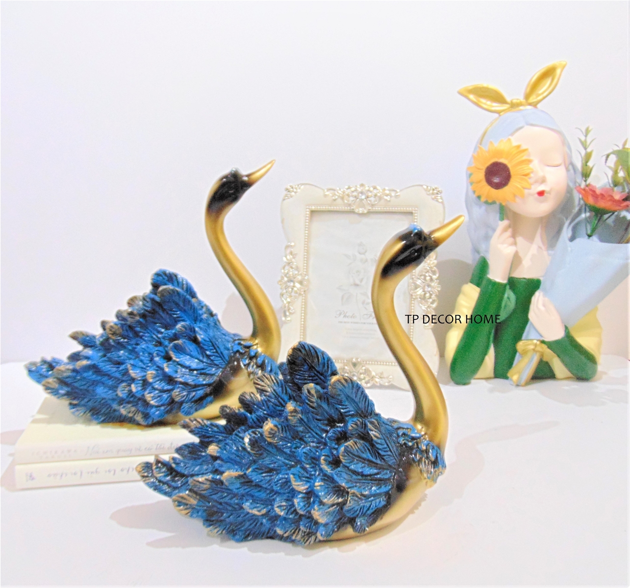 tuong-thien-nga-trang-tri-noi-that-cuc-sang-va-y-nghia-decor-de-ban