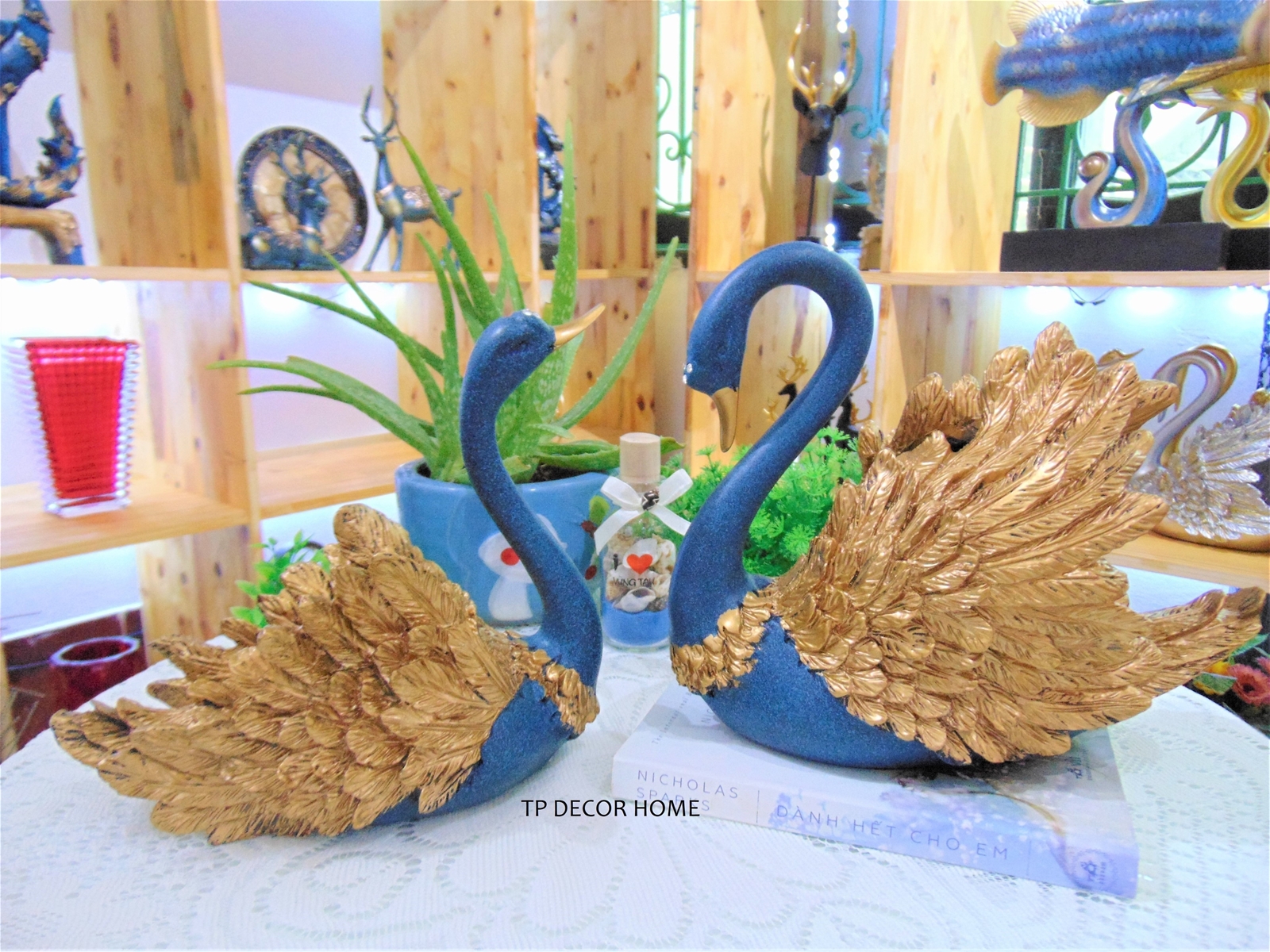 decor-tuong-thien-nga-trang-tri-cho-dam-cuoi-voi-y-nghia-hanh-phuc-ben-lau