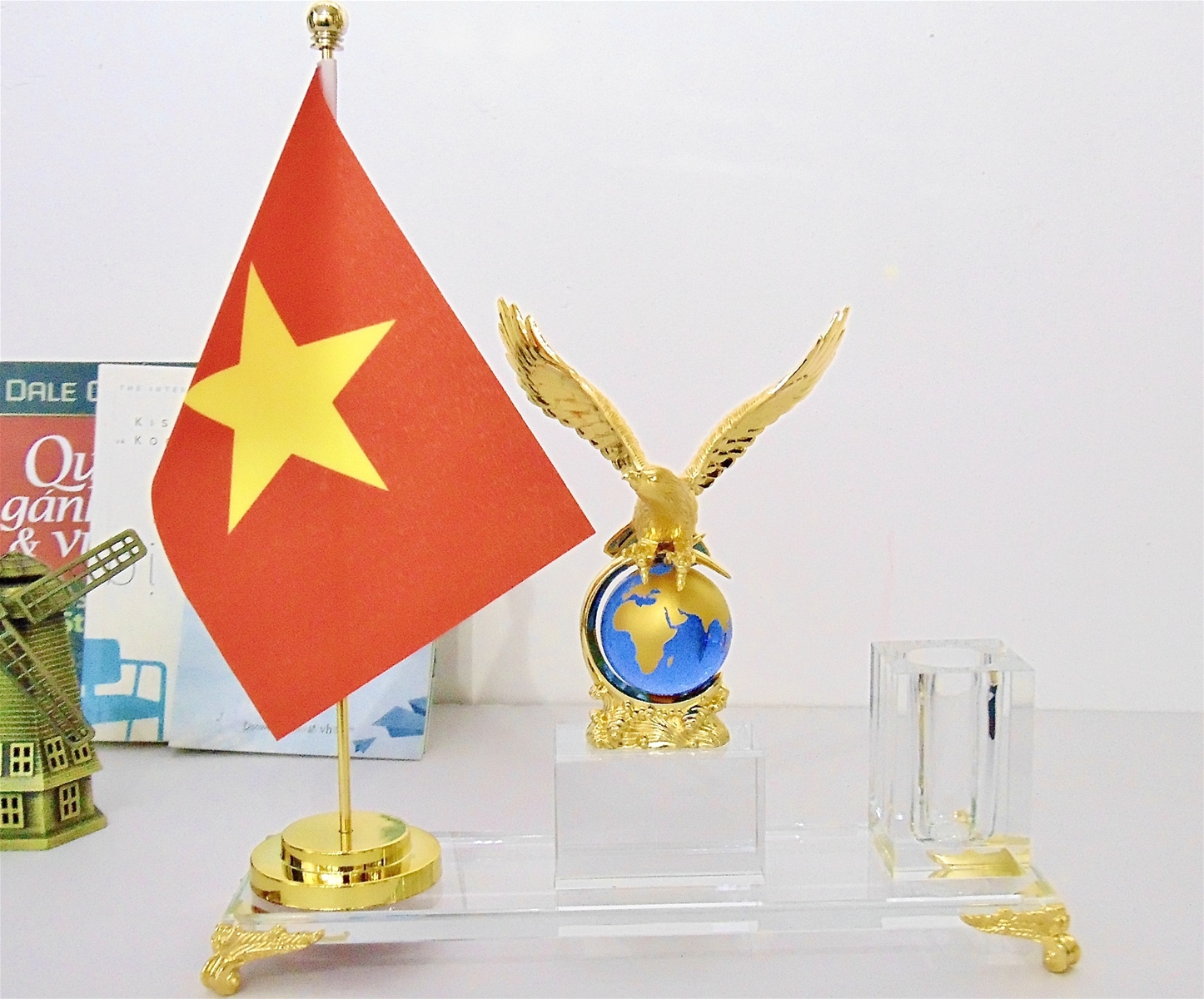 hop-cam-but-pha-le-dai-bang-vang