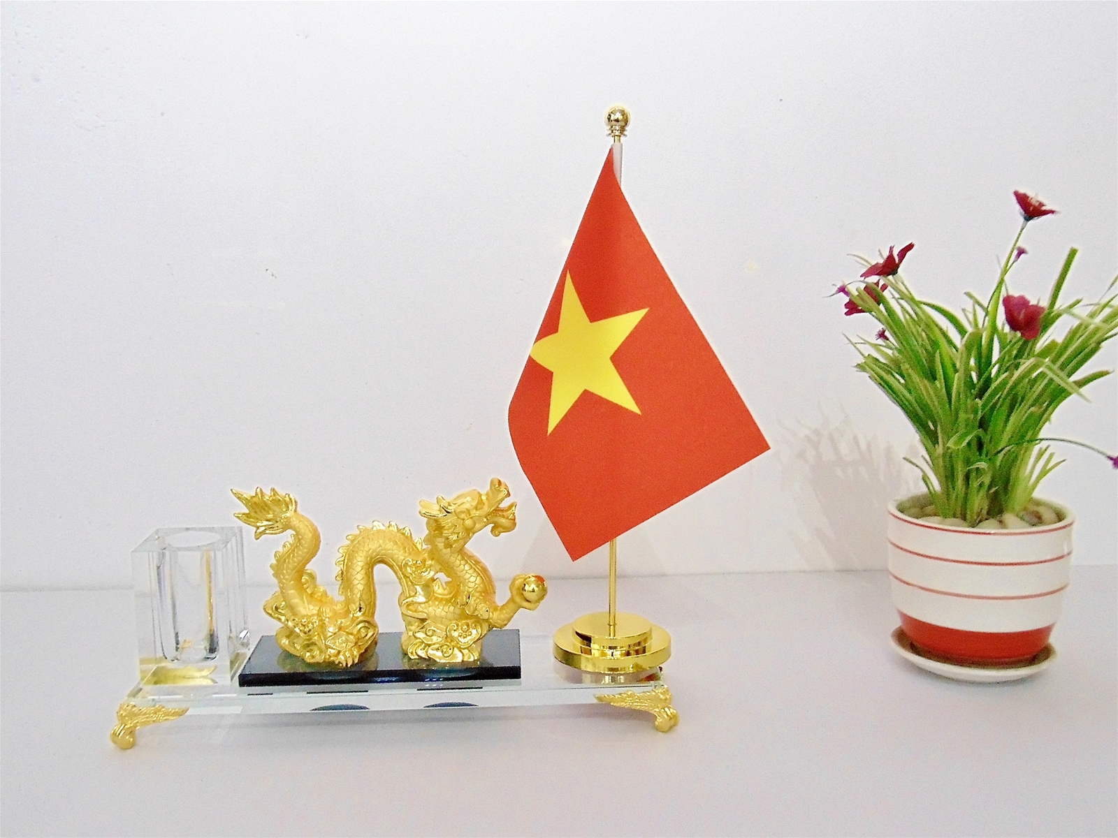 hop-but-thuyen-rong-vang