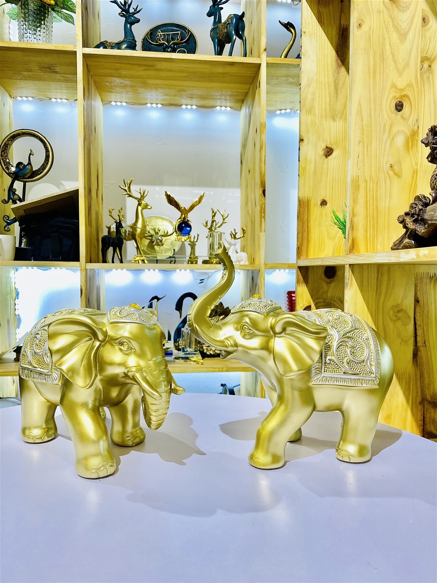 cap-voi-vang-cho-tai-loc-phu-quy-tuong-trang-tri-phong-thuy-dep